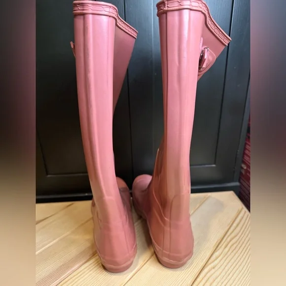 Hunter Women's Glossy Pink Rain Boots - Picture 5 of 8